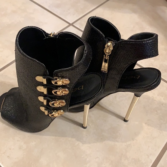 4” jerks Black opened toes soft leather booties. - Picture 5 of 5